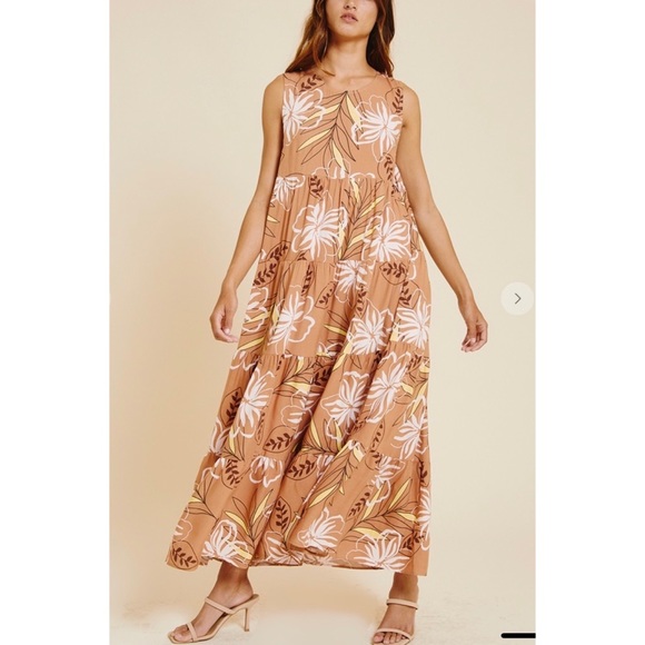 25 Most Beautiful Tiered Sleeveless Floral Print Maxi Dress - Picture 3 of 5